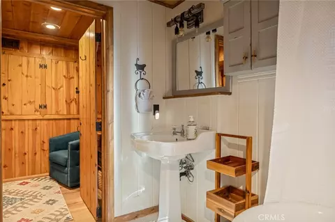 Bath - 28772 Cedar, Lake Arrowhead, CA 92352 photo 4 of 5