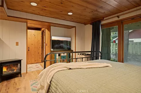 Bedroom - 28772 Cedar, Lake Arrowhead, CA 92352 photo 3 of 8