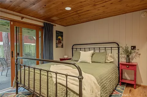 Bedroom - 28772 Cedar, Lake Arrowhead, CA 92352 photo 4 of 8