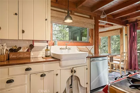 Kitchen - 28772 Cedar, Lake Arrowhead, CA 92352 photo 1 of 5