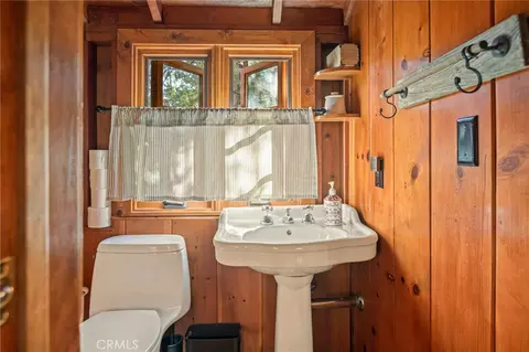 Bath - 28772 Cedar, Lake Arrowhead, CA 92352 photo 5 of 5