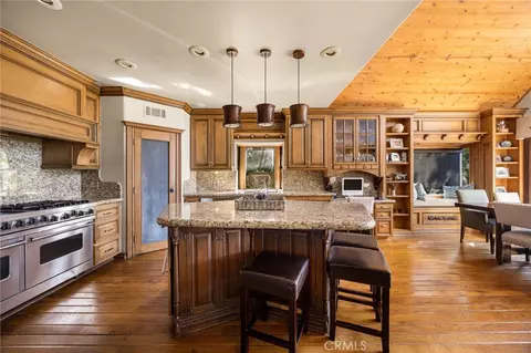 Kitchen - 28103 Point Hamiltair, Lake Arrowhead, CA 92352 photo 1 of 3