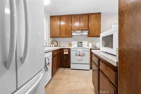 Kitchen - 4679 Maxwell Ct, Riverside, CA 92501 photo 2 of 2