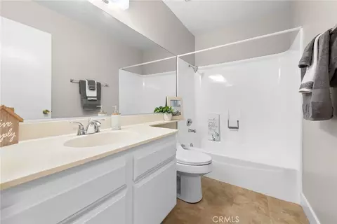 Bath - 4679 Maxwell Ct, Riverside, CA 92501 photo 4 of 4