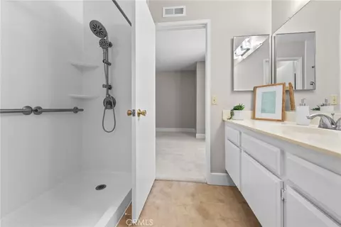 Bath - 4679 Maxwell Ct, Riverside, CA 92501 photo 2 of 4