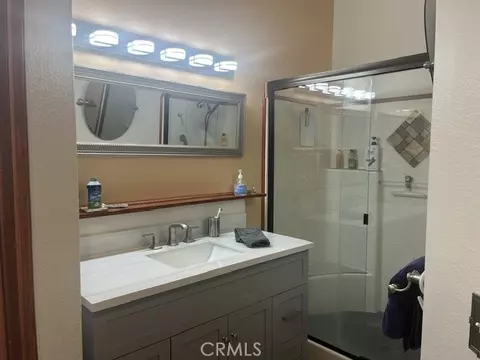 Bath - 5983 Eagle Trce, Banning, CA 92220 photo 1 of 2