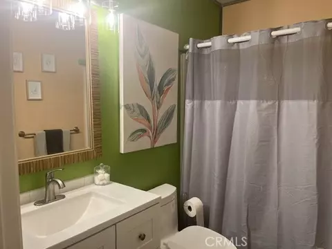 Bath - 5983 Eagle Trce, Banning, CA 92220 photo 2 of 2