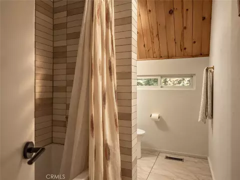 Bath - 385 Birchwood, Lake Arrowhead, CA 92352 photo 1 of 3