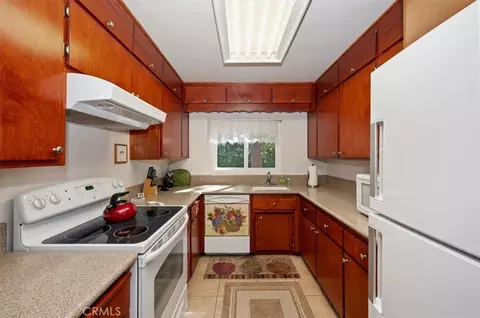 Kitchen - 171 Bambi Trl, Crestline, CA 92325 photo 1 of 4