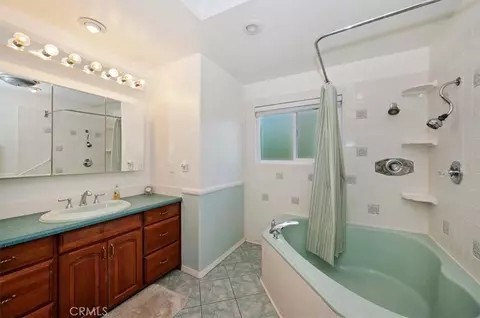 Bath - 171 Bambi Trl, Crestline, CA 92325 photo 1 of 3