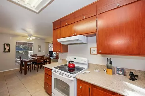 Kitchen - 171 Bambi Trl, Crestline, CA 92325 photo 4 of 4