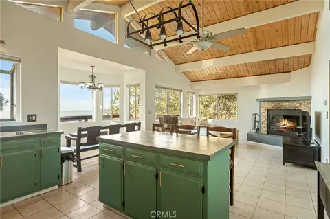 31603 Panorama Dr, Running Springs, CA 92382
