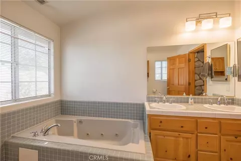 Bath - 1310 Malabar Way, Big Bear City, CA 92314 photo 2 of 3