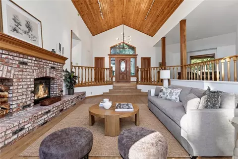 229 Shasta, Lake Arrowhead, CA 92352