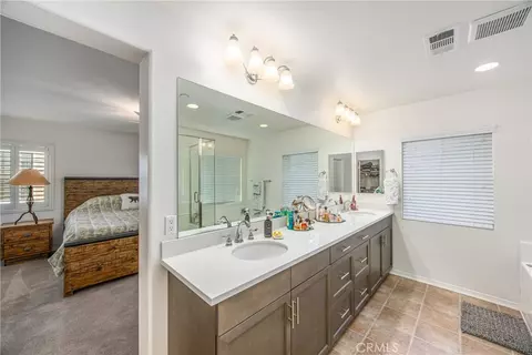 Bath - 4953 Cedarbrook Ln, Riverside, CA 92504 photo 1 of 2