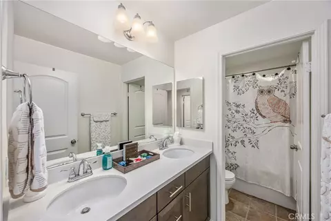 Bath - 4953 Cedarbrook Ln, Riverside, CA 92504 photo 2 of 2