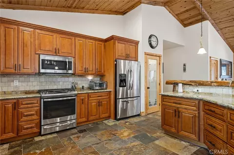 Kitchen - 1520 Fallbrook Ct, Big Bear City, CA 92314 photo 5 of 5