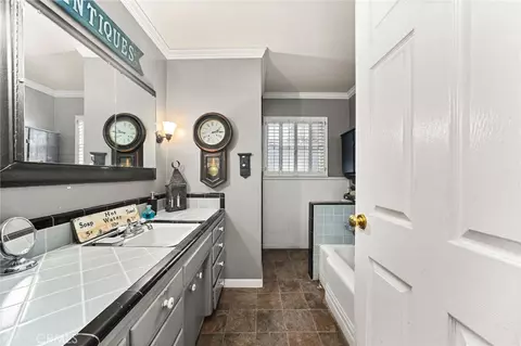 Bath - 3917 Donald Ave, Riverside, CA 92503 photo 2 of 5