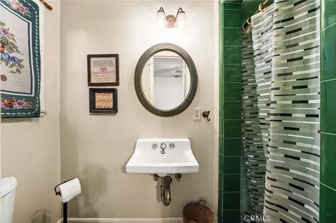 Bath - 3917 Donald Ave, Riverside, CA 92503 photo 4 of 5