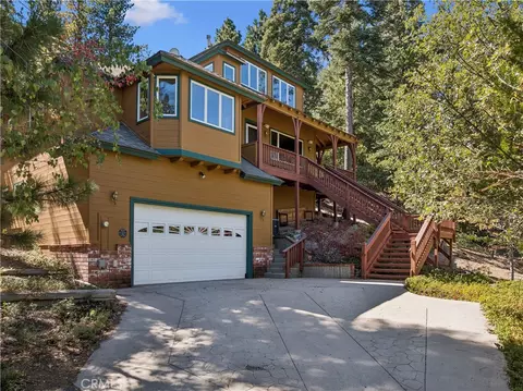 266 El Dorado Dr, Lake Arrowhead, CA 92352