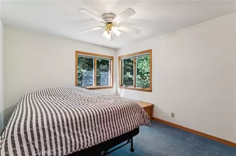 Bedroom - 266 El Dorado Dr, Lake Arrowhead, CA 92352 photo 7 of 8