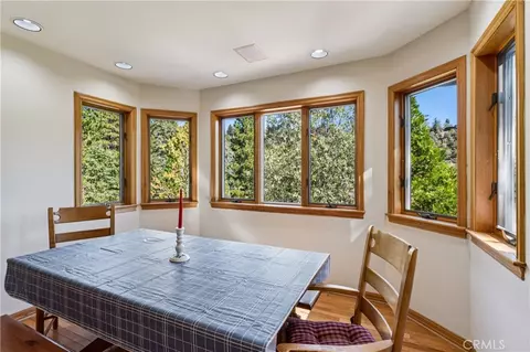 Dining - 266 El Dorado Dr, Lake Arrowhead, CA 92352 photo 1 of 1