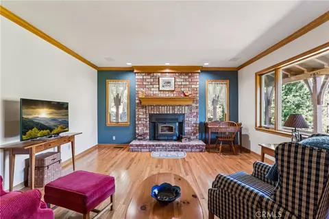 Living - 266 El Dorado Dr, Lake Arrowhead, CA 92352 photo 2 of 2
