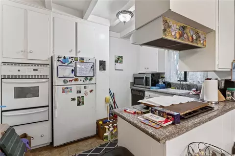 Kitchen - 232 Sunset, Lake Arrowhead, CA 92352 photo 2 of 4