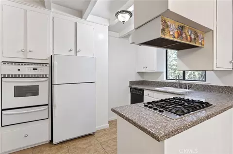 Kitchen - 232 Sunset, Lake Arrowhead, CA 92352 photo 3 of 4