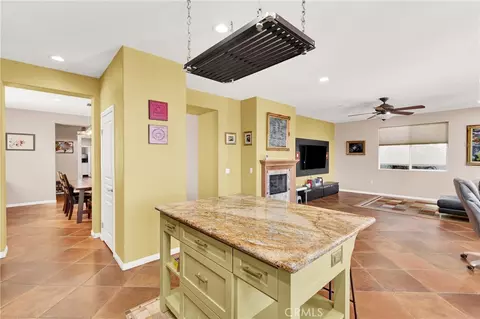 Kitchen - 368 Shining Rock, Beaumont, CA 92223 photo 4 of 4