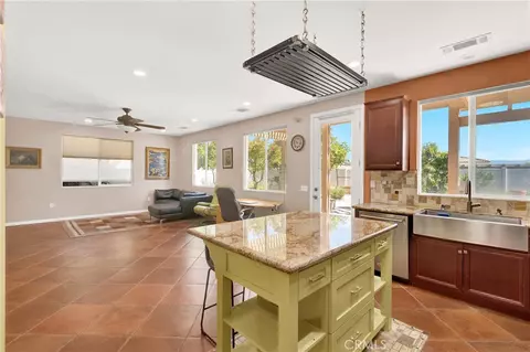 Kitchen - 368 Shining Rock, Beaumont, CA 92223 photo 2 of 4
