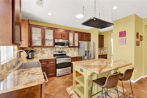 Kitchen - 368 Shining Rock, Beaumont, CA 92223 photo 3 of 4