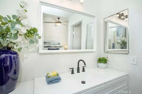 Bath - 24 Riverstone, Irvine, CA 92606 photo 4 of 5