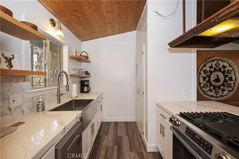 Kitchen - 448 Quail, Big Bear Lake, CA 92315 photo 3 of 5