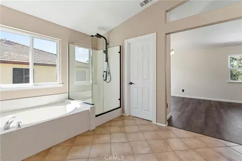Bath - 976 Hemingway, Corona, CA 92878 photo 4 of 4