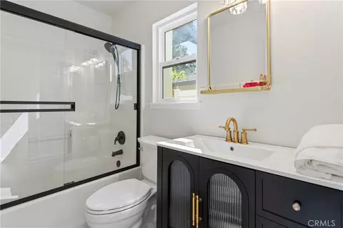 Bath - 976 Hemingway, Corona, CA 92878 photo 1 of 4