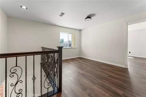 Entry Way - 976 Hemingway, Corona, CA 92878 photo 4 of 5