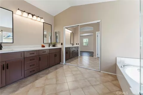 Entry Way - 976 Hemingway, Corona, CA 92878 photo 2 of 5