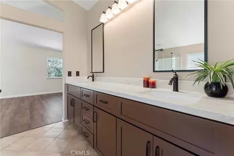 Bath - 976 Hemingway, Corona, CA 92878 photo 3 of 4