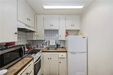 Kitchen - 23754 Pioneer Cp, Crestline, CA 92325 photo 4 of 8