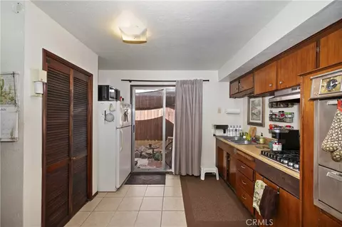 Kitchen - 23754 Pioneer Cp, Crestline, CA 92325 photo 6 of 8