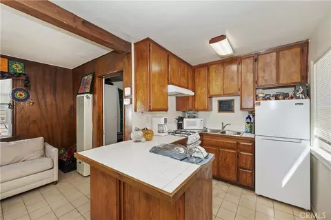 Kitchen - 23754 Pioneer Cp, Crestline, CA 92325 photo 7 of 8