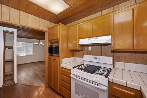 Kitchen - 23754 Pioneer Cp, Crestline, CA 92325 photo 3 of 8