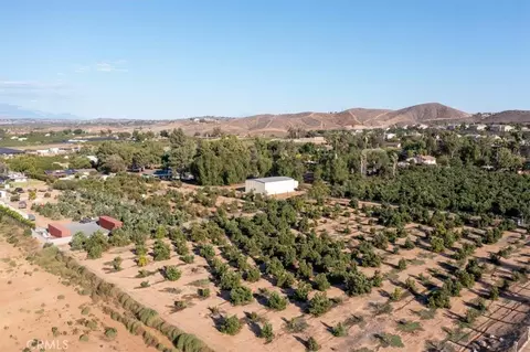 View/Area - 2160 John, Riverside, CA 92503 photo 2 of 10