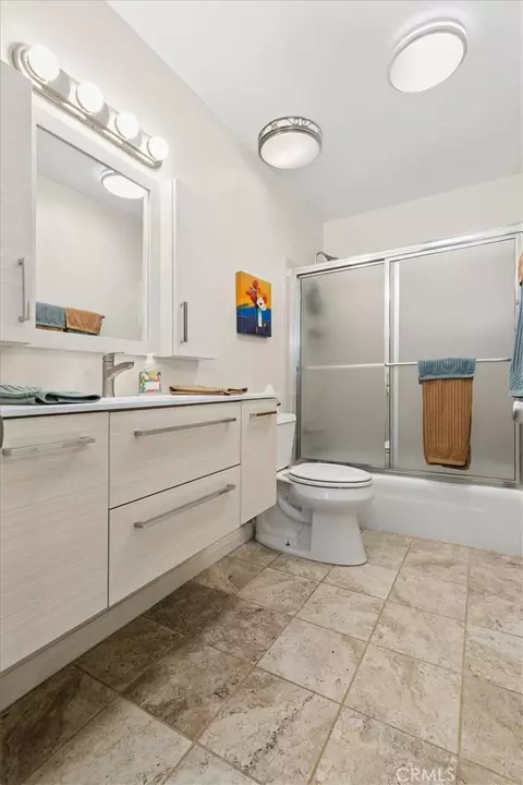 Bath - 2160 John, Riverside, CA 92503 photo 3 of 6
