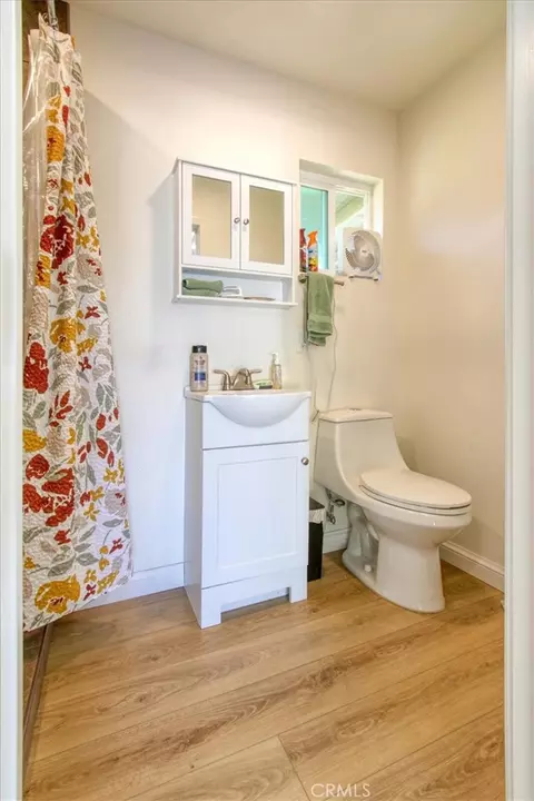 Bath - 2160 John, Riverside, CA 92503 photo 4 of 6