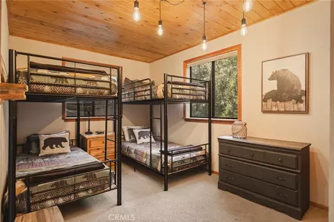 Bedroom - 27332 Pinewood, Lake Arrowhead, CA 92352 photo 5 of 5
