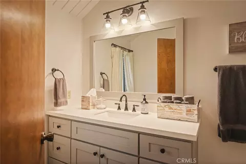 Bath - 27332 Pinewood, Lake Arrowhead, CA 92352 photo 1 of 3