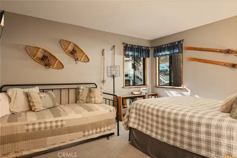 Bedroom - 27332 Pinewood, Lake Arrowhead, CA 92352 photo 4 of 5