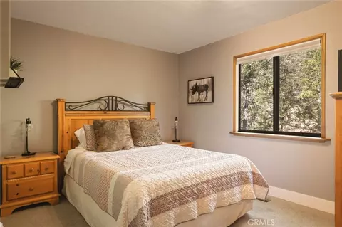 Bedroom - 27332 Pinewood, Lake Arrowhead, CA 92352 photo 3 of 5
